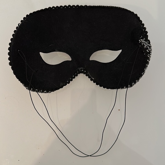 Halloween Mask - Picture 2 of 5